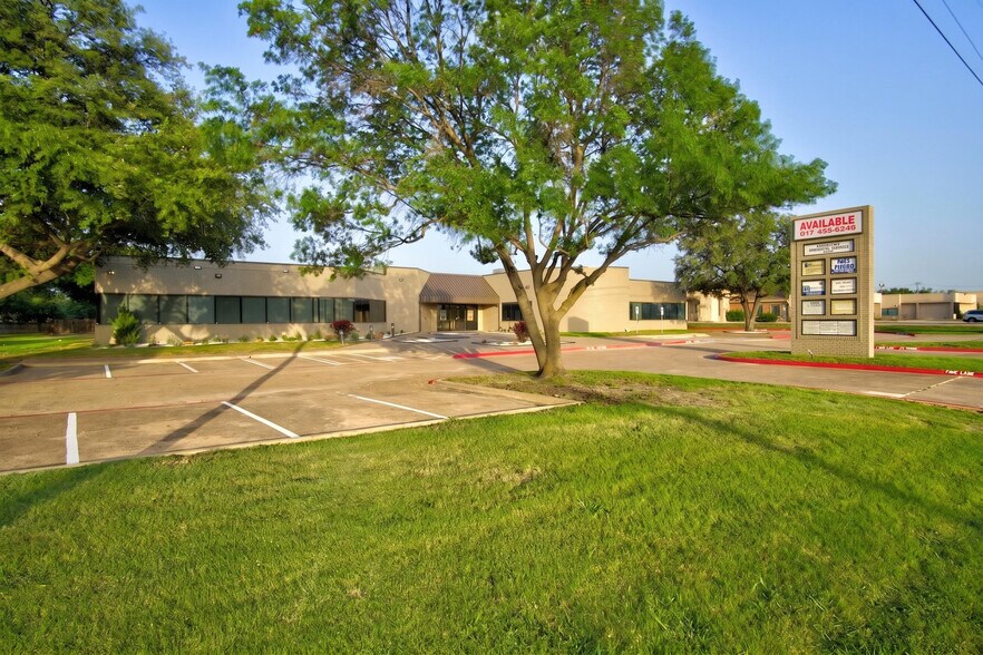More Photos Of 2321 S Belt Line Rd, Grand Prairie Office For Sale