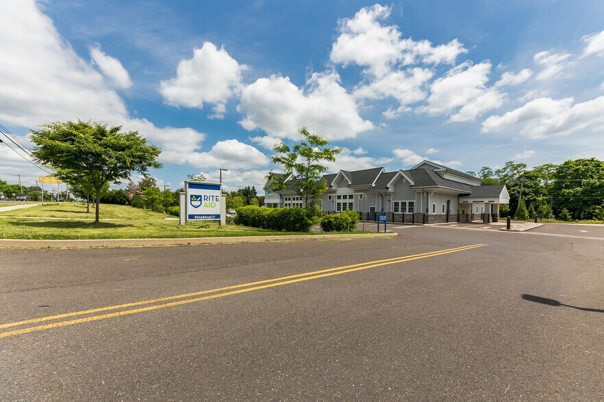 More Photos Of 5707 Easton Rd, Pipersville Freestanding For Sale