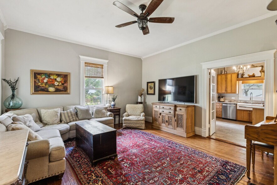 More Photos Of 607 E 1st St, Prosper Office Residential For Sale