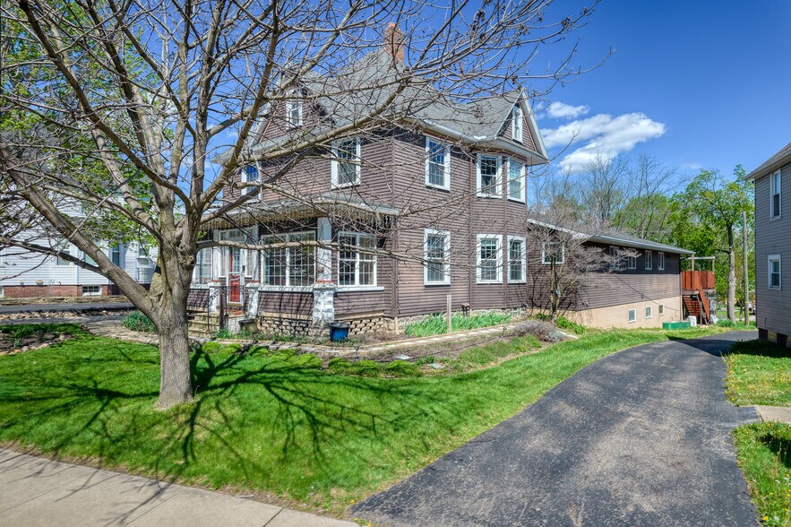 More Photos Of 832 S Main St, Canton Specialty For Sale