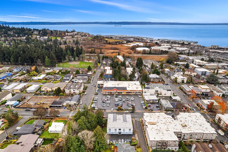 More Photos Of 504 Holly Dr, Edmonds Office For Sale