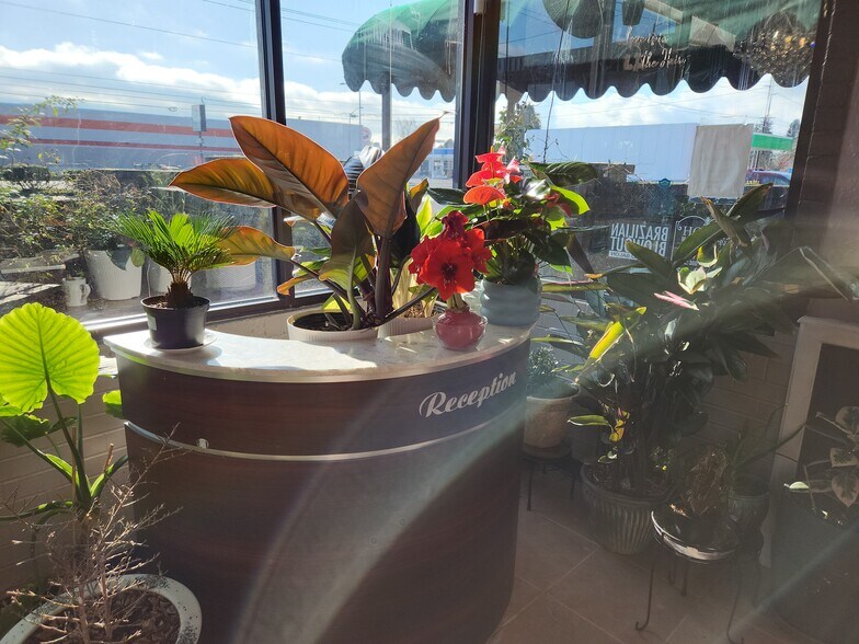 More Photos Of 1304 Ocean Beach Hwy, Longview Storefront Retail Office For Sale