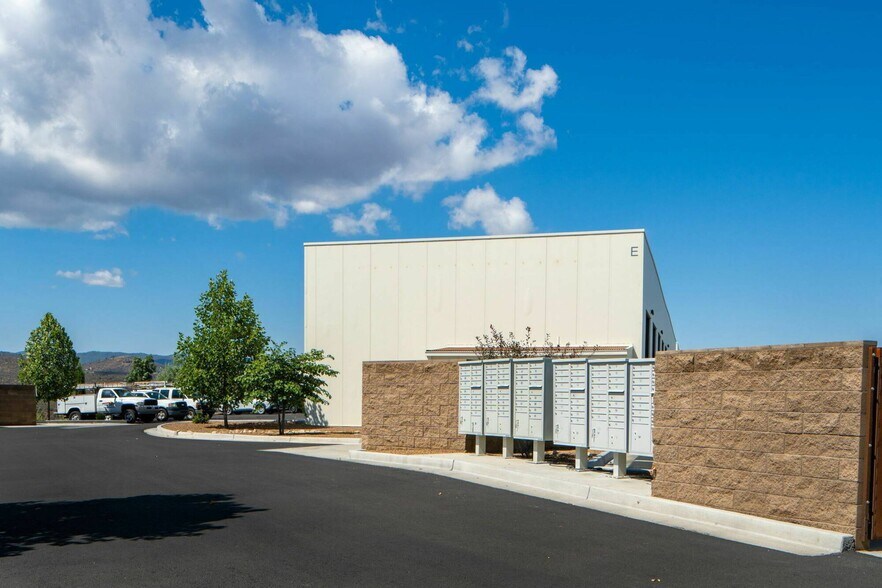 More Photos Of 2700 N Lake Valley Rd, Prescott Valley Light Manufacturing For Lease