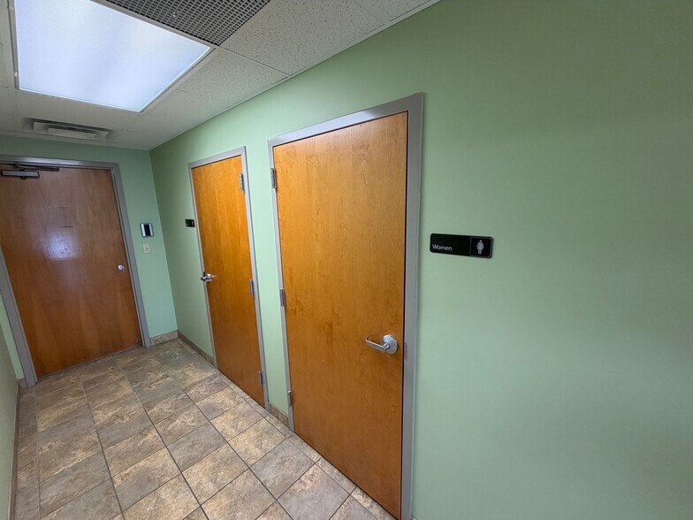 More Photos Of 111 Capital Ct, Nicholasville Warehouse For Lease