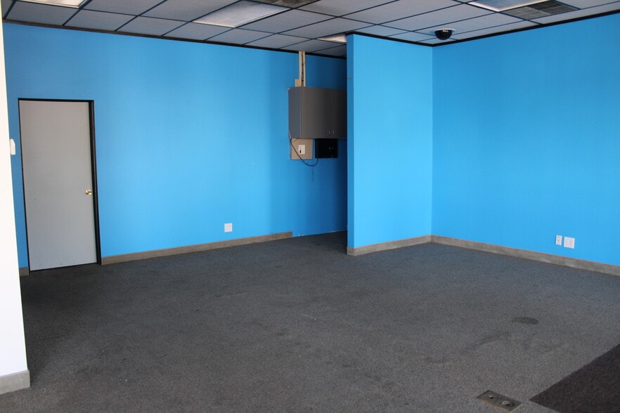 More Photos Of 319 Main Ave W, Twin Falls Storefront For Sale