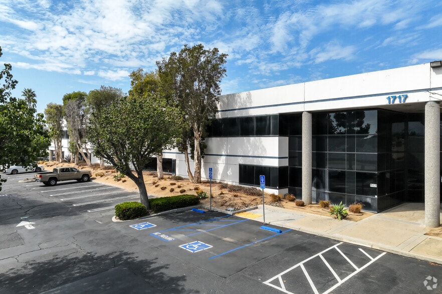 More Photos Of 1717 W Collins Ave, Orange Manufacturing For Lease