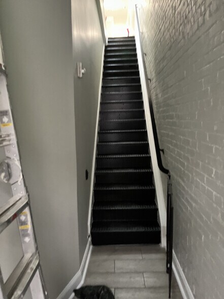 More Photos Of 1618 7th St NW, Washington Storefront Retail Office For Lease