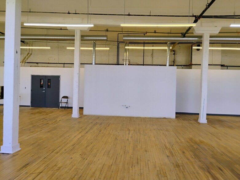 More Photos Of 424 N Oakley Blvd, Chicago Manufacturing For Lease