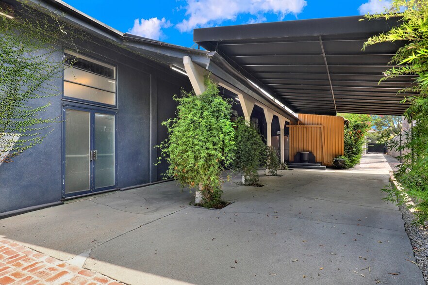 More Photos Of 435 S Boyle Ave, Los Angeles Office Residential For Sale