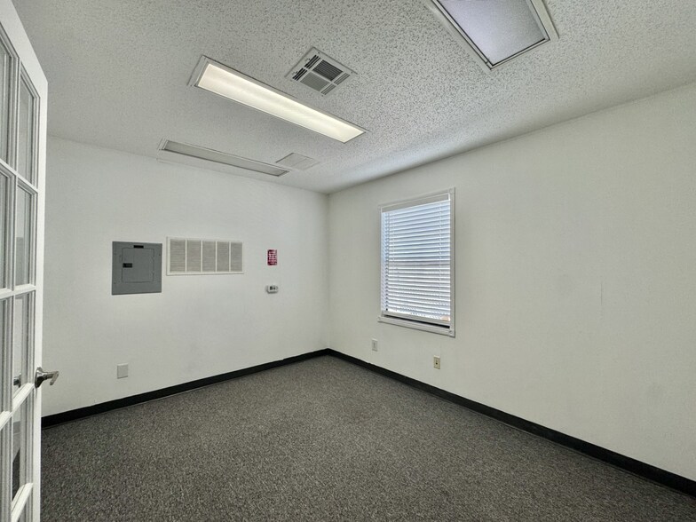 More Photos Of 9000 Philips Hwy, Jacksonville Land For Lease