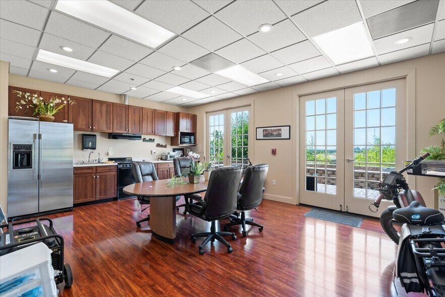 More Photos Of 10 Harris Ct, Monterey Medical For Sale