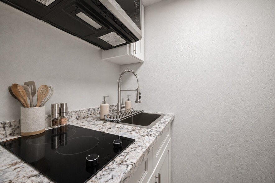 More Photos Of 928 Ferry Rd, Galveston Apartments For Sale