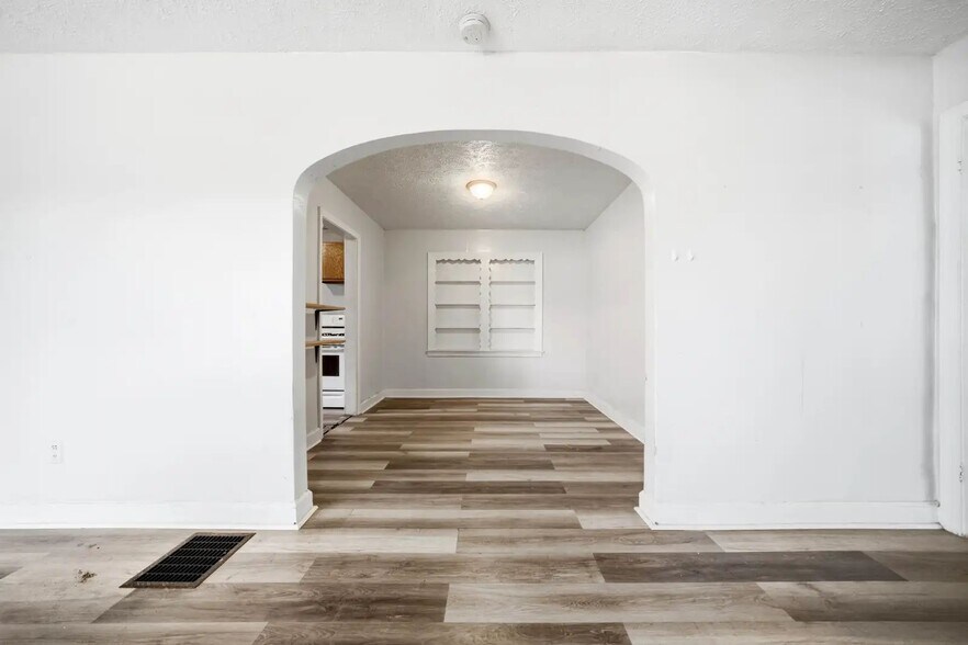 More Photos Of 5701 S 3rd St, Louisville Office Residential For Sale