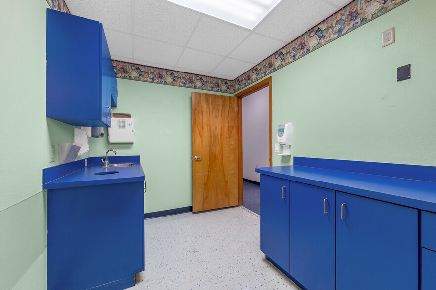 More Photos Of 7848 Lake Underhill Rd, Orlando Medical For Sale