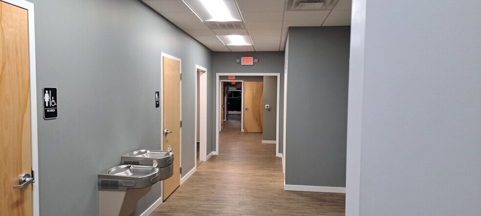 More Photos Of 7400 W Whitepine W, Richmond Warehouse For Lease