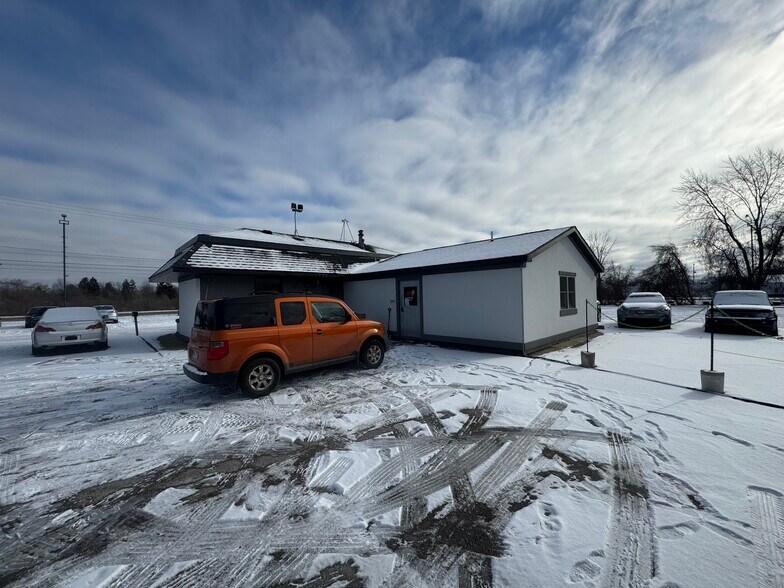 More Photos Of 5873 S Division Ave, Grand Rapids Office For Lease