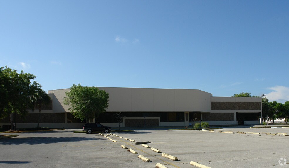Primary Photo Of 13350 N Cleveland Ave, North Fort Myers Freestanding For Sale