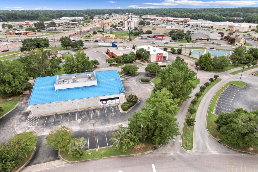 More Photos Of 200 Buyers Dr, Dothan Freestanding For Lease