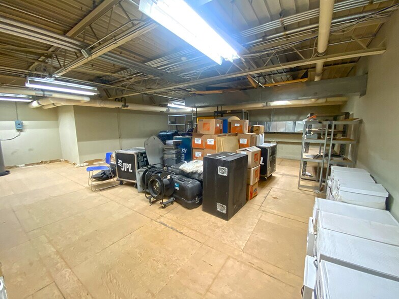 More Photos Of 471 JPL Wick Dr, Harrisburg Manufacturing For Lease