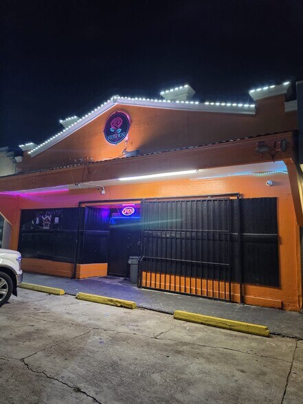 Primary Photo Of 8604 Jensen Dr, Houston Bar For Sale
