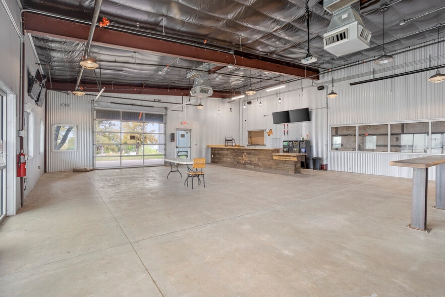 More Photos Of 2702 Fort Worth Hwy, Hudson Oaks Warehouse For Sale