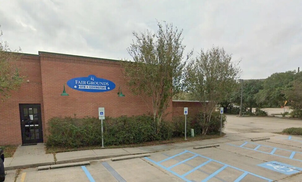 More Photos Of 301 N Highway 190, Covington Unknown For Lease