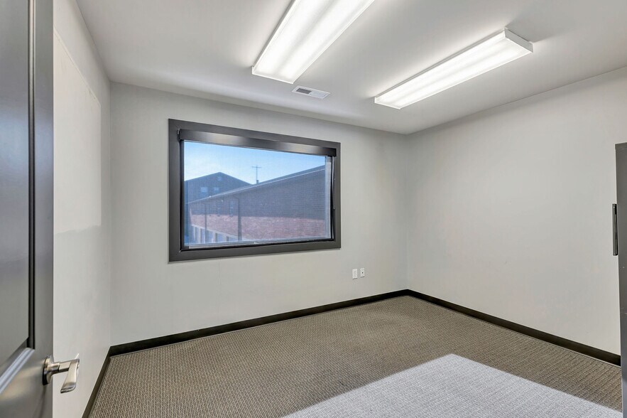 More Photos Of 2327 Anderson Rd, Crescent Springs Office For Lease