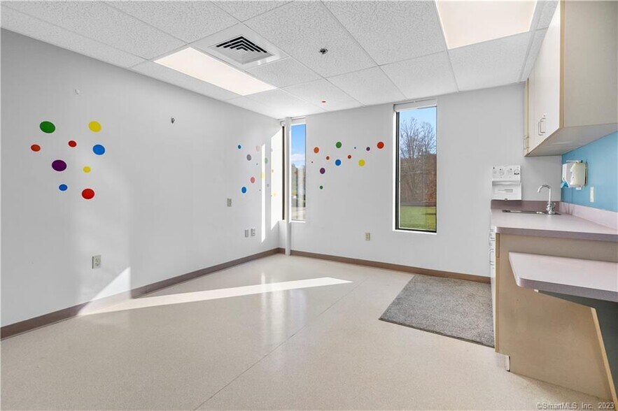 More Photos Of 192 Westbrook Rd, Essex Medical For Lease