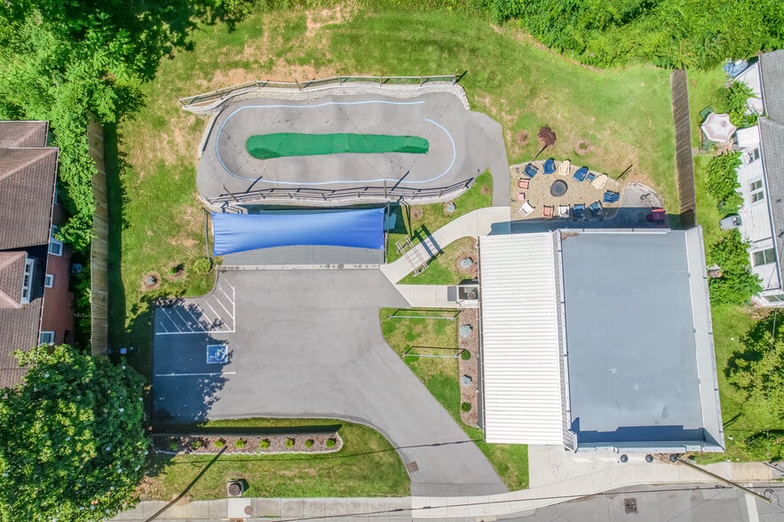 More Photos Of 640 E Maple St, Johnson City Bar For Sale