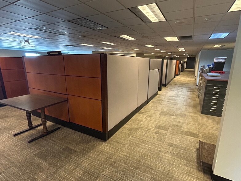 More Photos Of 2800 Gilbert Ave, Cincinnati Office For Sale