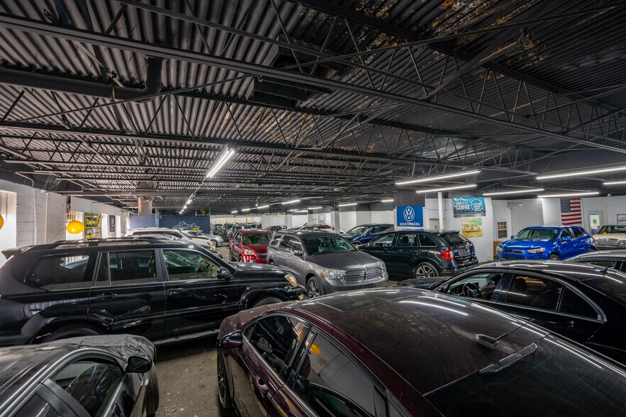 More Photos Of 1365 Regal Row, Dallas Distribution For Sale