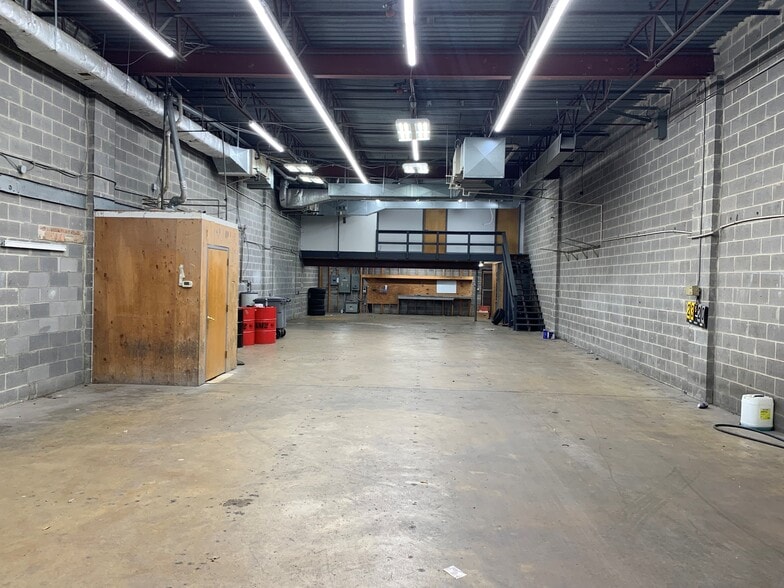 More Photos Of 8176-8202 Beechcraft Ave, Gaithersburg Service For Lease