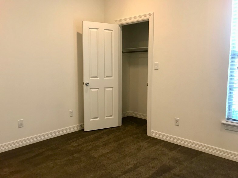 More Photos Of 2980 Elkton Trl, Tyler Apartments For Sale