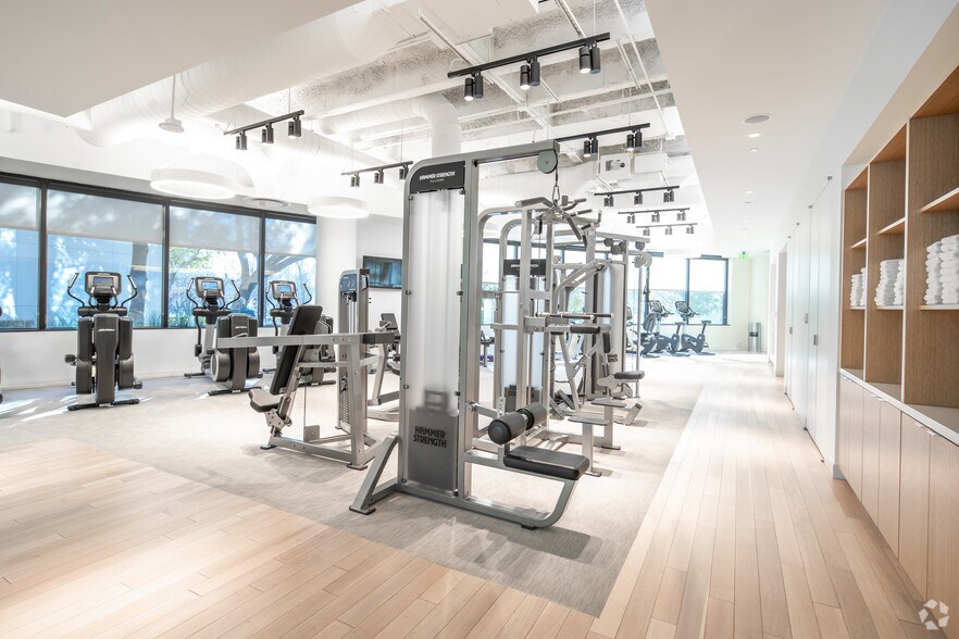 More Photos Of 3500 Maple Ave, Dallas Office For Lease