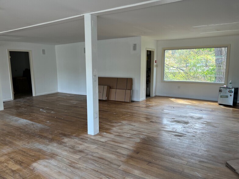 More Photos Of 13 Danbury Rd, Wilton Freestanding For Lease