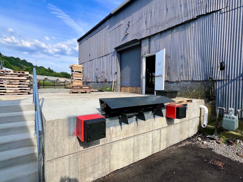 More Photos Of 1400 Nixon St, Pittsburgh Warehouse For Sale