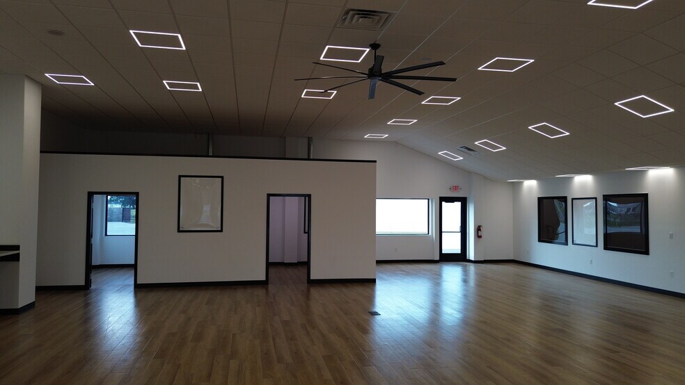 More Photos Of 3141 Outer Rd, Scott City General Retail For Lease