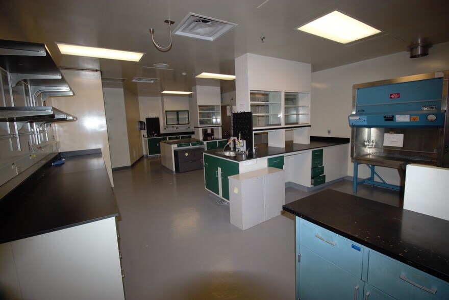 Primary Photo Of 77 Ridgeland Rd, Rochester Research And Development For Sale