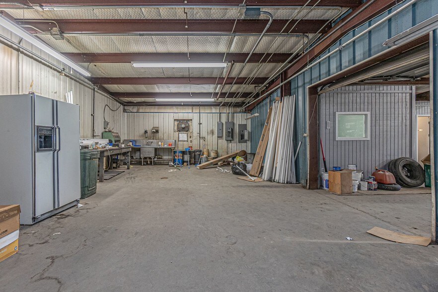 More Photos Of 700 N Main St, Lexington Warehouse For Lease