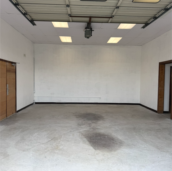 More Photos Of 1027 S Kerr Ave, Wilmington Showroom For Lease