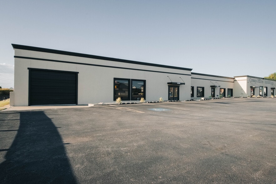 More Photos Of 8532-8548 E 41st St, Tulsa Freestanding For Lease