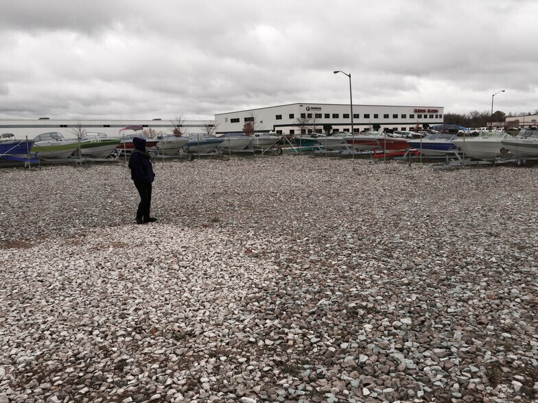 More Photos Of 2120-2140 Winter Ave, Indianapolis Light Distribution For Lease