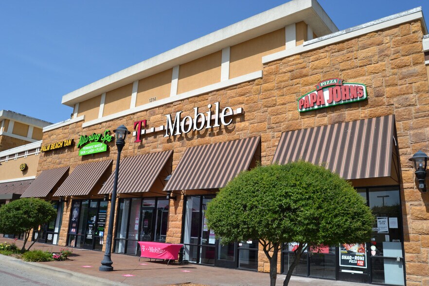 More Photos Of 1314 S Main St, Weatherford Unknown For Lease