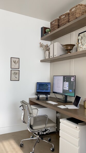 More Photos Of 2247 Sylvan Ave, Dallas Office For Sale