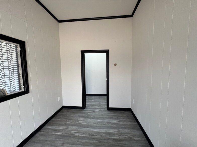 More Photos Of 2810 W Saratoga St, Baltimore Warehouse For Sale