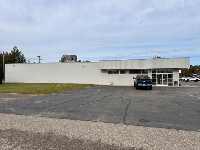 More Photos Of 425 N 5th St, Roscommon Freestanding For Lease
