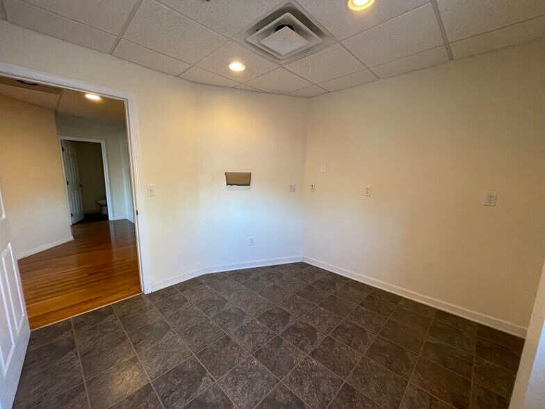 More Photos Of 344-350 Silas Deane Hwy, Wethersfield Medical For Lease