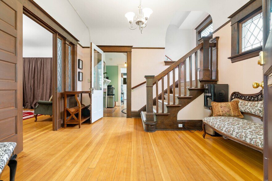 More Photos Of 3906 SW Kelly Ave, Portland Medical For Sale