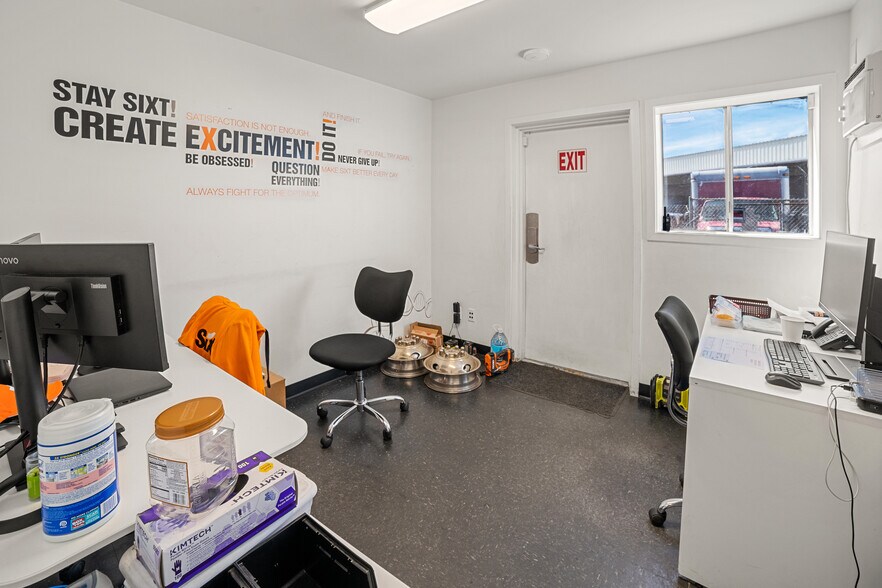 More Photos Of 3156 Oihana St, Lihue Warehouse For Sale