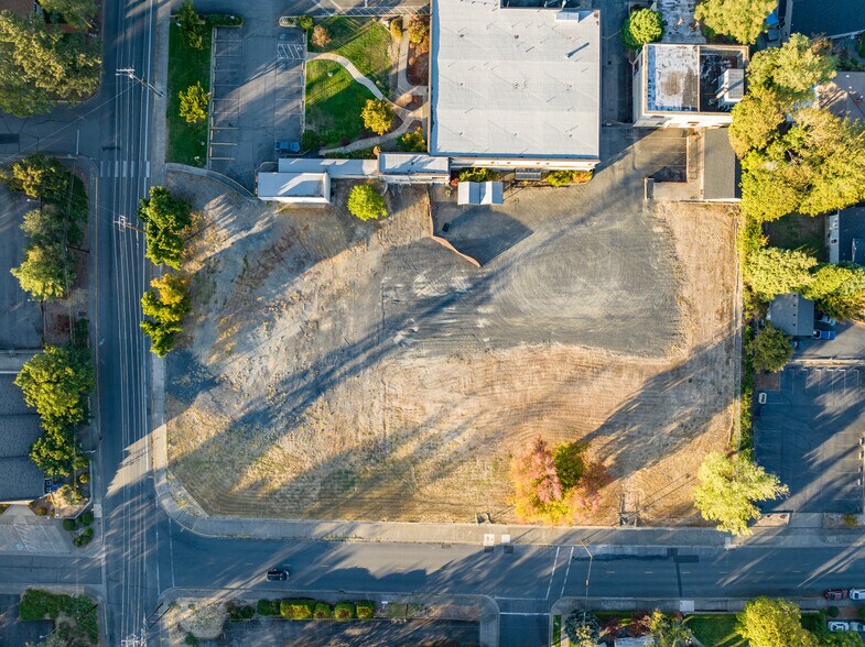 More Photos Of 715 NW Dimmick St, Grants Pass Office For Sale